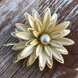 Vintage 1950s yellow flower metal brooch